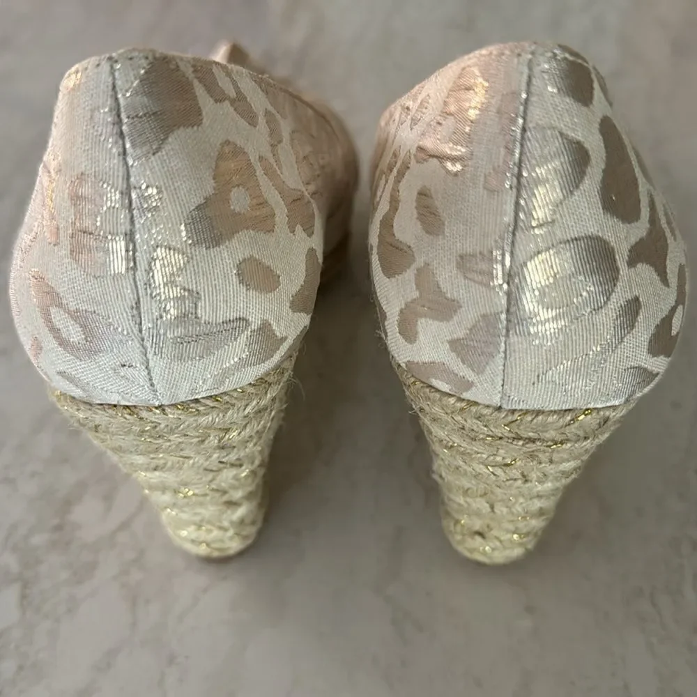 New Kelly & Katie Ivala Espadrille Wedge Toe Metallic Cheetah Print Size 8.5